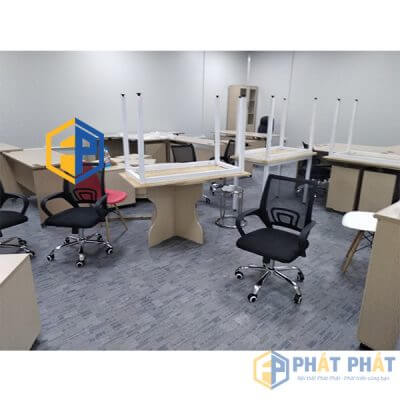 Mua bàn văn phòng cũ giá rẻ chất lượng Phát Phát